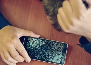 Uso abusivo de smartphones já é considerado transtorno psicológico em vários países. Foto: Reprodução/Internet