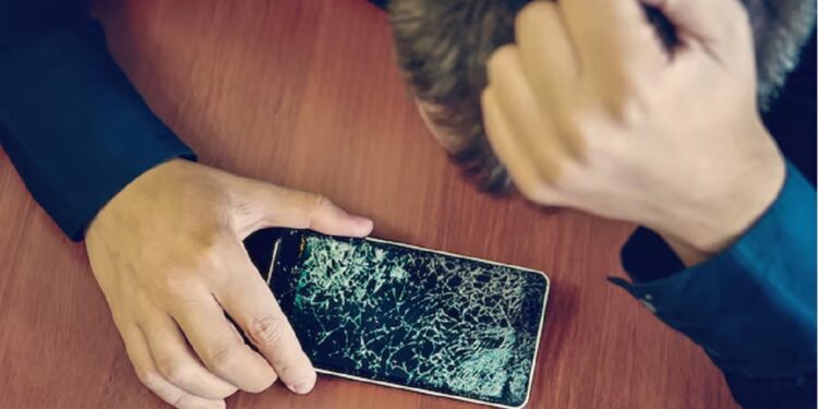Uso abusivo de smartphones já é considerado transtorno psicológico em vários países. Foto: Reprodução/Internet