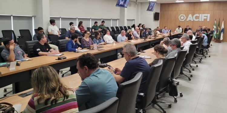Representantes da comunidade e de instituições públicas e privadas participaram da sessão do conselho – foto: divulgação