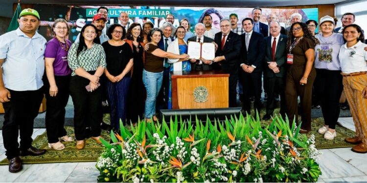 Presidente Lula durante sanção de projetos de lei em prol da segurança alimentar e agricultura familiar, nesta terça-feira (30), no Palácio do Planalto - Foto: Ricardo Stuckert/PR