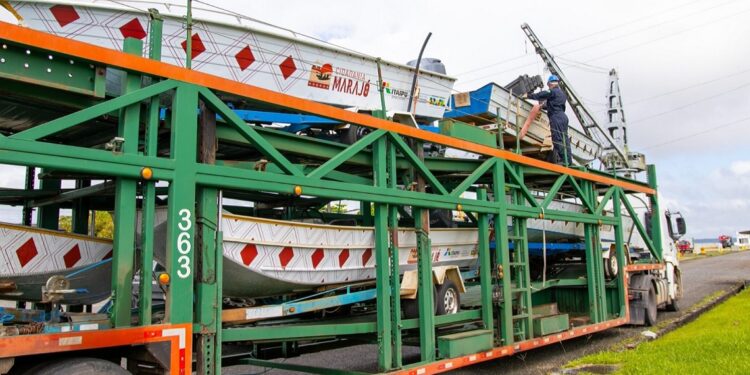 Barcos foram doados em 2024 e já estão em atividade no arquipélago