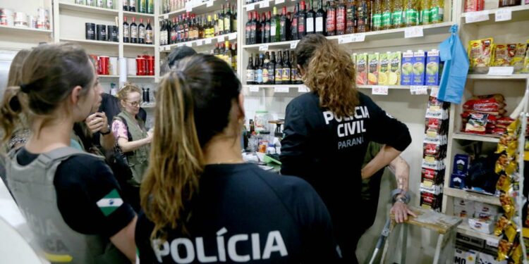 PLs propõem multas a bares e casas noturnas, a distribuição de selos, obrigação de inutilização de garrafas e campanhas educativas. Foto: Valquir Kiu Aureliano/Prefeitura de Curitiba.
