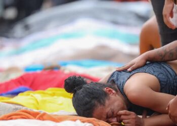Enquanto moradores retiram mais de 60 corpos da mata, governo se contradiz e revela o descontrole da política de segurança. Foto: Tomaz Silva/Agência Brasil