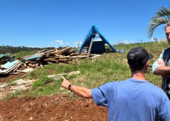 Diretor-geral brasileiro da Itaipu, Enio Verri, acompanha trabalho de reconstrução em Rio Bonito do Iguaçu. Foto: Alexandre Marchetti/Itaipu Binacional.