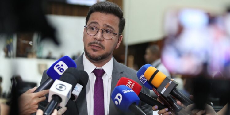 Oposição aponta riscos ao serviço público e à soberania do Paraná após balanço de 2025
. Créditos: Valdir Amaral/Alep