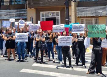 Protestam contra indicação política na secretaria e falta de participação nas decisões do ensino. Foto: Amilton Farias