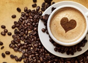 Conab prevê 55,2 milhões de sacas em 2025; hábito do cafezinho permanece em 98% das casas brasileiras. Foto: Reprodução/Internet