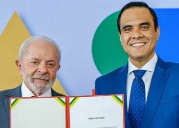 Presidente Lula e Gustavo Feliciano durante cerimônia de transmissão de cargo e posse do Ministério do Turismo - Foto: Ricardo Stuckert / PR.