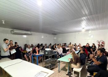 Professores questionam redução de aulas e aguardam decisão da SMED em Foz. Foto: Divulgação