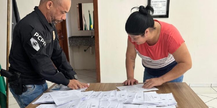 Delegado orienta moradores a guardar o IMEI e registrar ocorrências presencialmente. Foto: Comunicação Polícia Civil Foz do Iguaçu