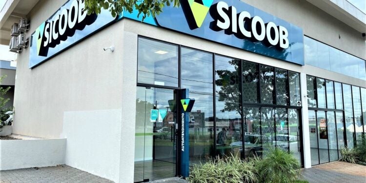Sicoob reforça cartões internacionais com mais benefícios e facilidade nas compras - foto: divulgação