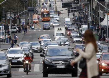 Motoristas sem infrações podem renovar a CNH sem exames ou taxas. Foto: Albari Rosa/Arquivo AEN