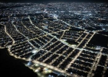 Imagem aérea ressalta nova iluminação em Pinhais. Foto: Prefeitura de Pinhais.