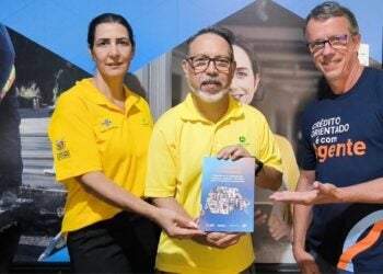 Foto: Edna Rubio- Diretora de Empreendedorismo, Evilásio de Almeida Viana Neto – Empresário
e Volnei Lampert- Agente de Crédito do Banco do Empreendedor.