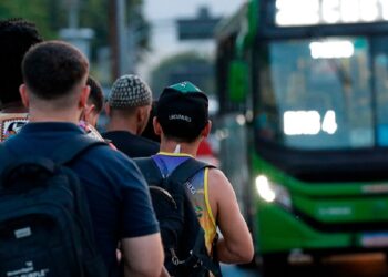 Pesquisa avalia efeitos econômicos e sociais da mudança na carga horária. Foto: Fernando Frasão/Agência Brasil