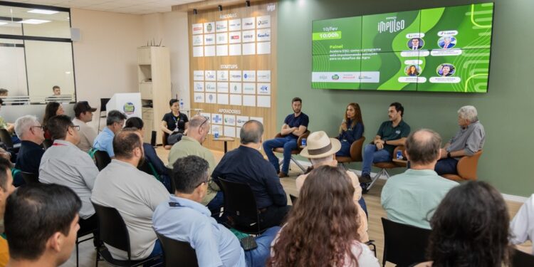 Tecnologia de precisão passa a integrar pequenas propriedades. Fotos: Jean Pavão/Itaipu Binacional.