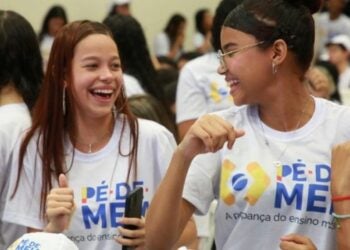 O Pé-de-Meia é um programa de incentivo financeiro-educacional voltado a estudantes matriculados no ensino médio público e inscritos no CadÚnico. Foto: Divulgação/MEC.