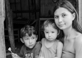 A mostra conta com fotos que retratam o cotidiano de crianças e jovens com autismo no convívio familiar. Créditos: Aurelio Stanki