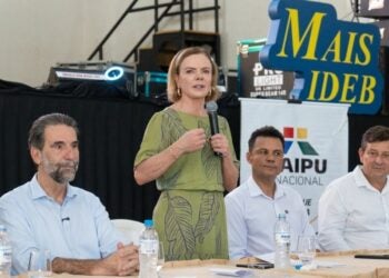 Ministra Gleisi afirmou que educação não é gasto, é investimento. Foto: Sara Cheida/Itaipu Binacional.