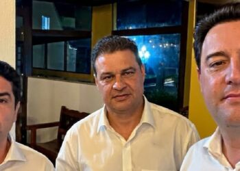 Ratinho Junior declara apoio a Sandro Alex ao governo e Curi ao Senado para manter a base e a agenda de obras no Paraná. Imagem: divulgação.