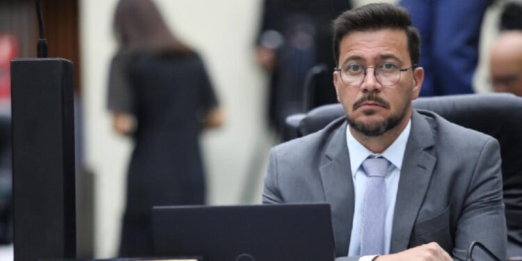 Caso envolve edital milionário suspenso por indícios de irregularidades. Foto: Orlando Kissner/Alep