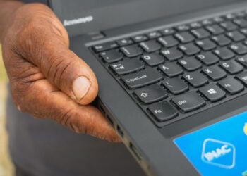 A tecnologia atua como ponte de comunicação, especialmente para pessoas com TEA não verbais. Foto: Shizuo Alves/MCom