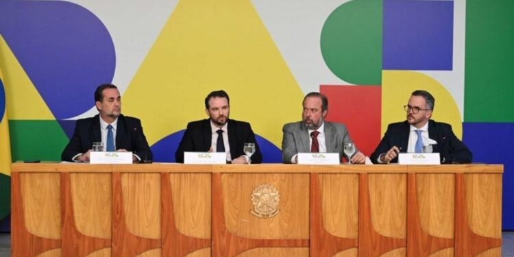 Entre as ações do Governo do Brasil, está a subvenção de R$ 1,20 para a importação de diesel rodoviário, em cooperação com os estados. Foto: Ricardo Botelho/MME.