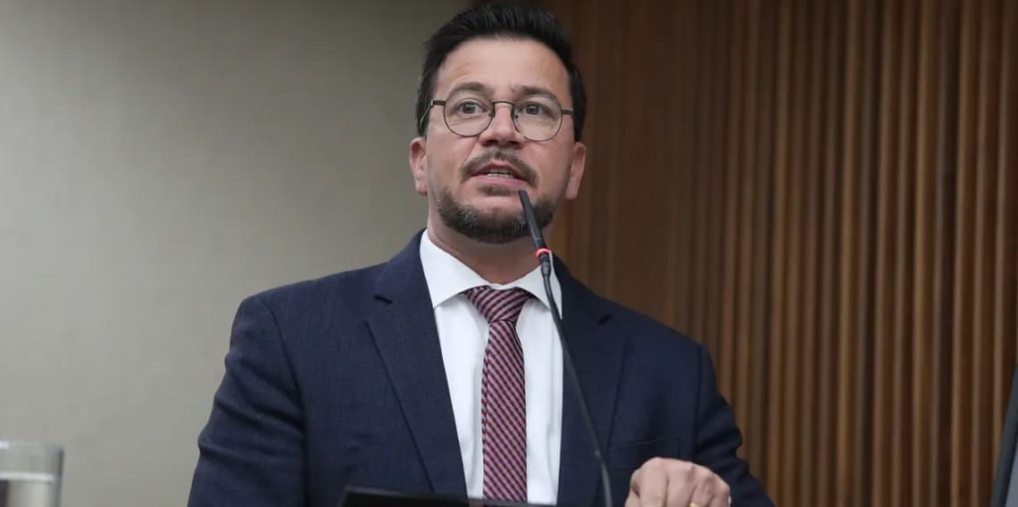 Oposição pede suspensão de decreto sobre educação nos CENSEs do Paraná