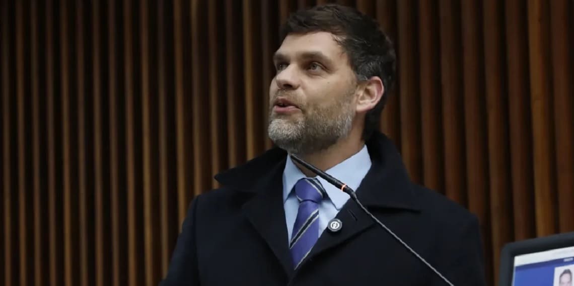 Assembleia do Paraná aprova criação do Dia dos Pais e Mães Surdos