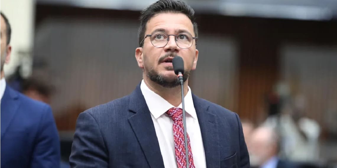 Arilson Chiorato defende fim da escala 6×1 e amplia debate sobre jornada de trabalho
