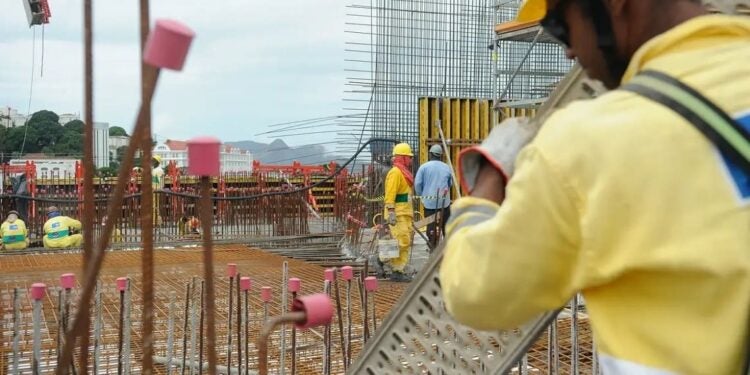 Irregularidades em obra colocavam trabalhadores em risco no RJ. Foto: Reprodução.