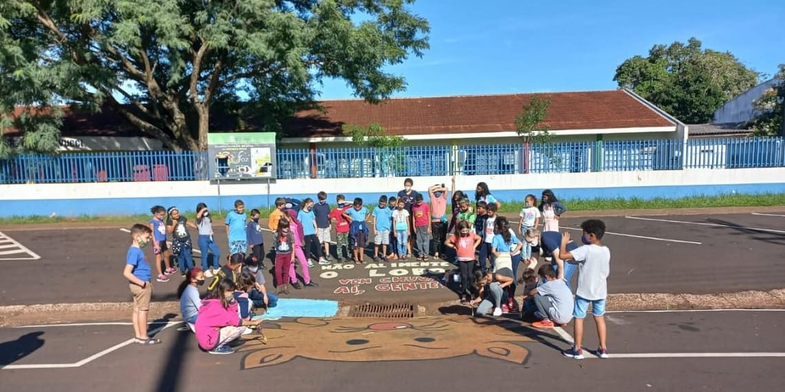 Escola Padre Luigi Salvucci resgata memória dos barrageiros e celebra 30 anos com exposição em Foz do Iguaçu