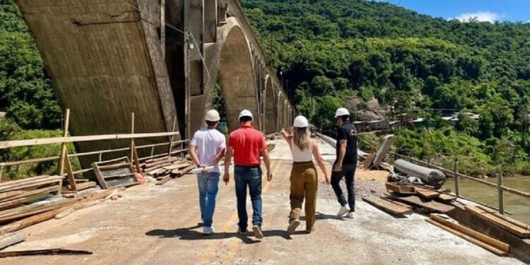 Enchentes de 2024 deixaram impactos estruturais e sociais no estado. Foto: Secom/Divulgação