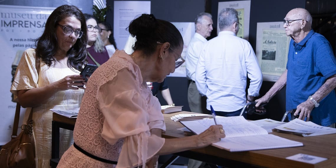 Unioeste recebe exposição que resgata a memória da imprensa de Foz do Iguaçu