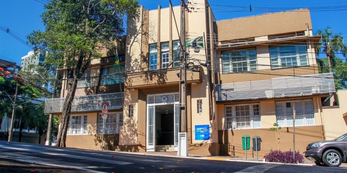 Foz do Iguaçu lança concurso com 34 cargos