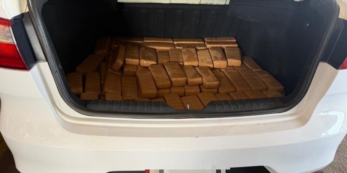 Receita Federal apreende 124 quilos de maconha em veículo na Ponte da Amizad