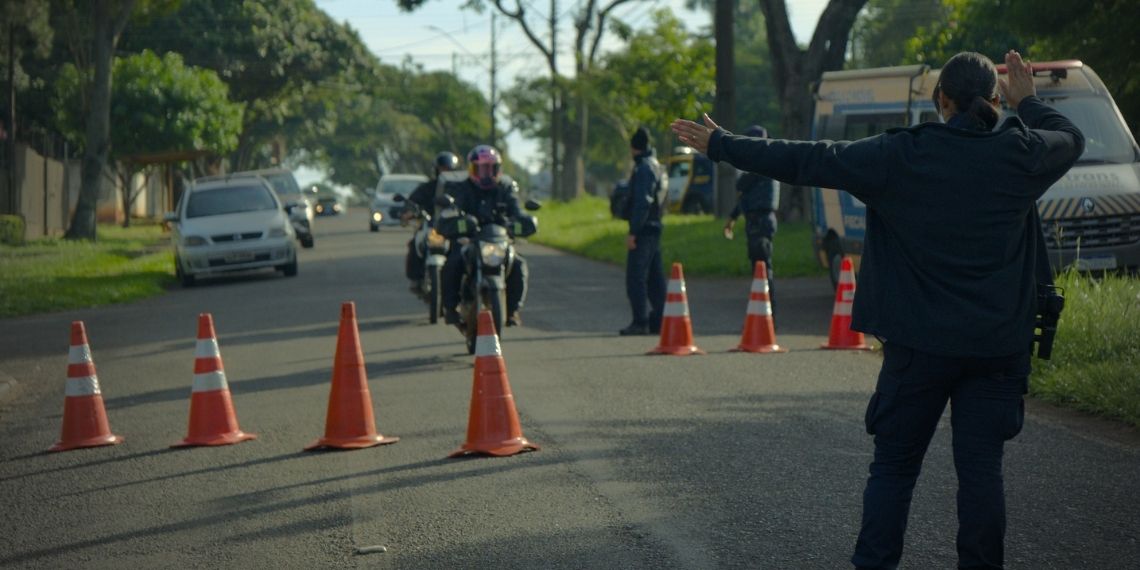 Blitz do Foztrans remove 20 motos irregulares