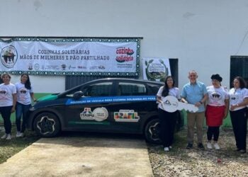 Entrega de veículo realizada em abril. Foto: Divulgação.