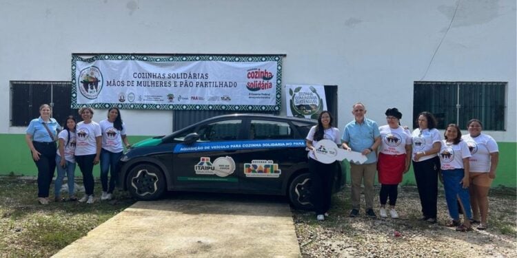 Entrega de veículo realizada em abril. Foto: Divulgação.