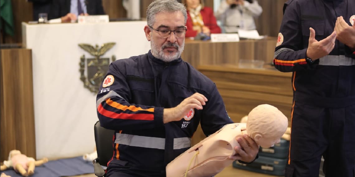 SAMU ensina técnicas de desengasgo na Assembleia