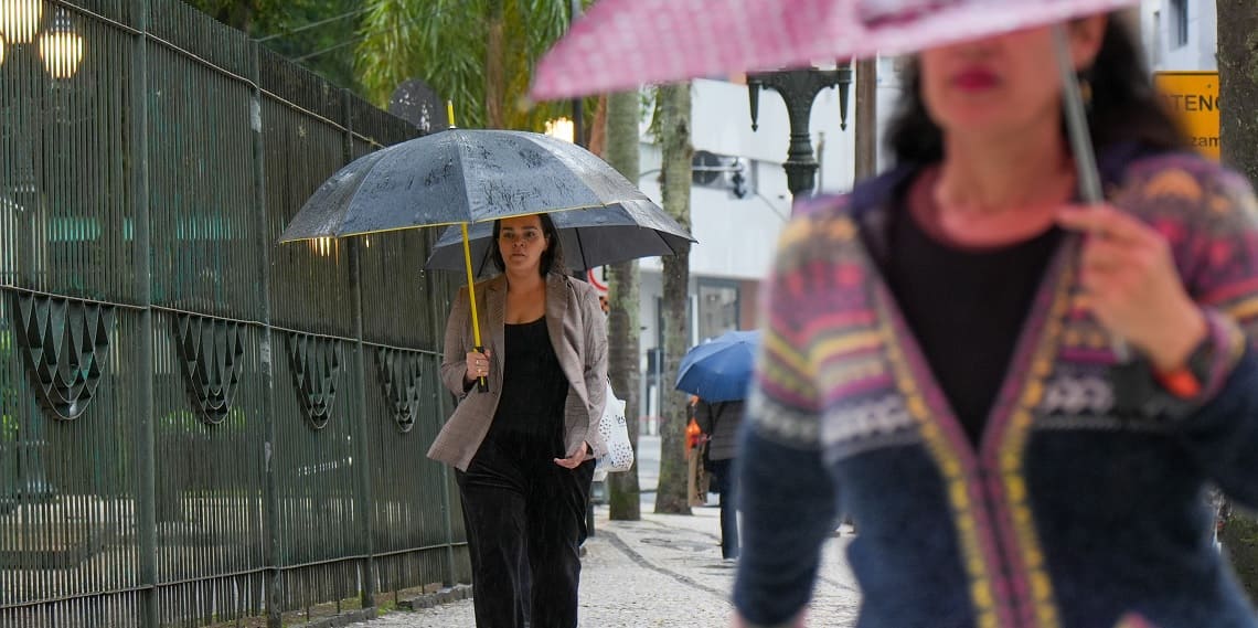 Semana começa com temporais e mantém alerta para chuva no Oeste