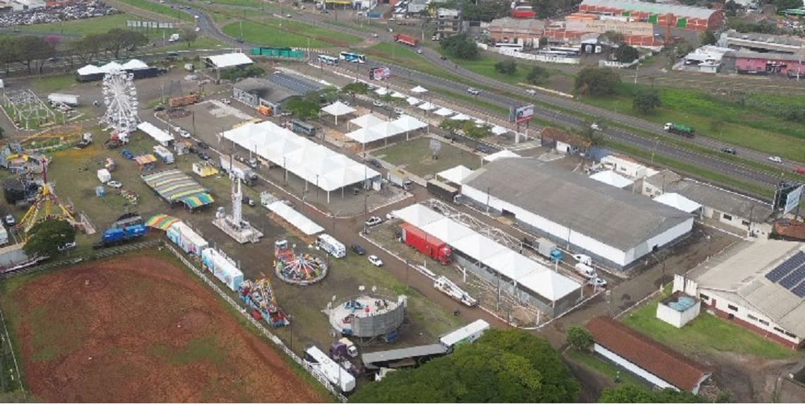 Fartal abre os portões e inicia cinco dias de festa