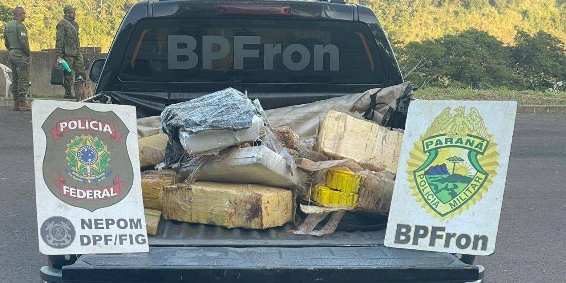 PF e PM apreendem 141 kg de maconha no Rio Paraná