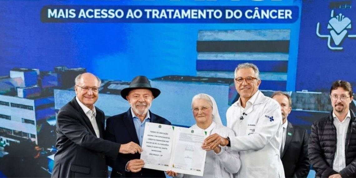 Governo entrega aceleradores lineares e reforça o SUS