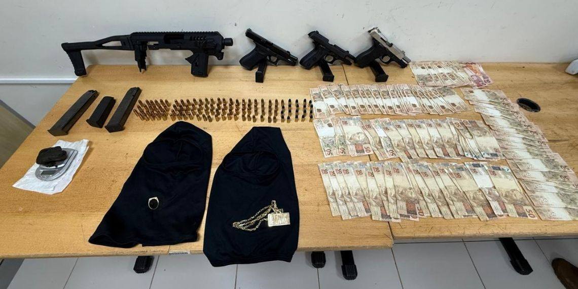 PF e PM apreendem armas, munições e drogas na fronteira