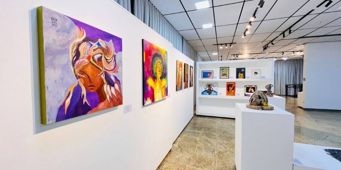 Exposição reúne 61 artistas de Foz do Iguaçu