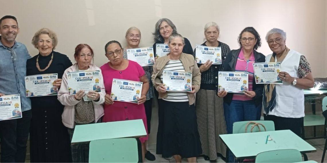 Programa Brasil Alfabetizado forma turma da terceira idade
