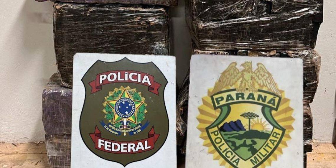 PF e PM apreendem 177 kg de maconha no Rio Paraná