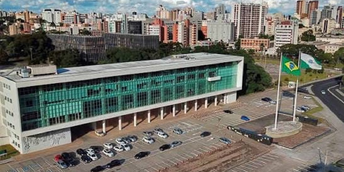 Salário do paranaense cresce 20% acima da inflação em 8 anos