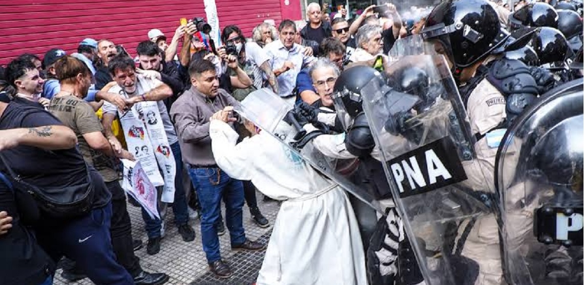 Entre o rótulo e a solidariedade aos que lutam